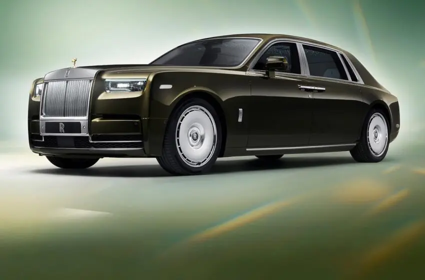 Rolls Royce debuts the new 2023 Phantom Series II