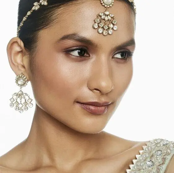  Create a fashion statement with hair accessories