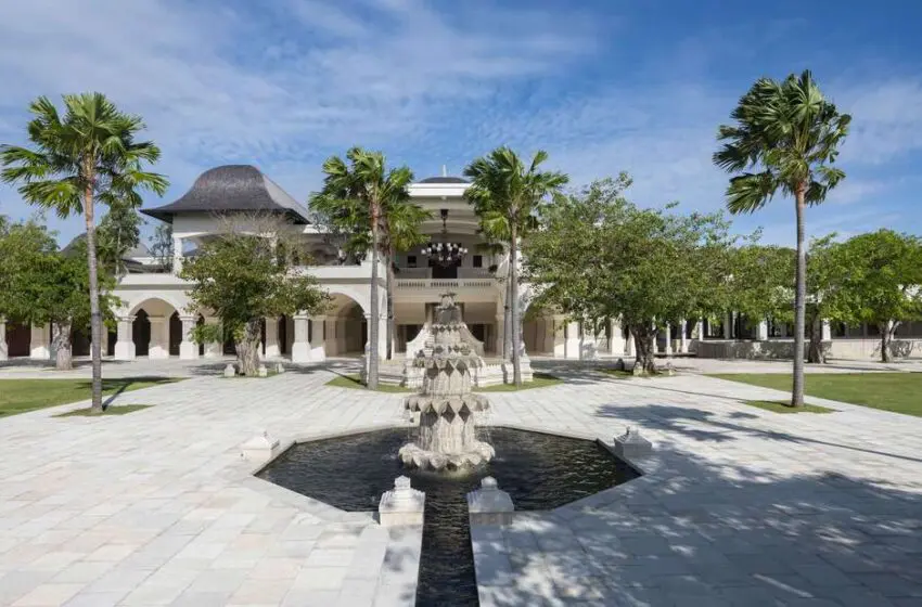  Jumeirah’s new Bali resort is a Javanese water palace