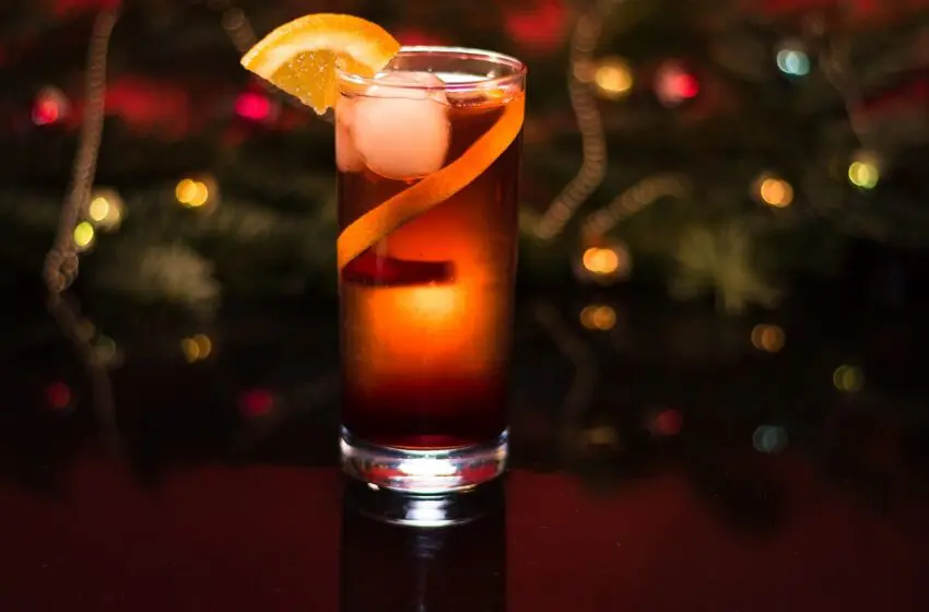  Holiday-themed cocktail recipes