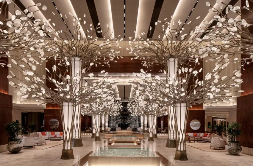  How luxury hotels and restaurants are enticing their customers with lights