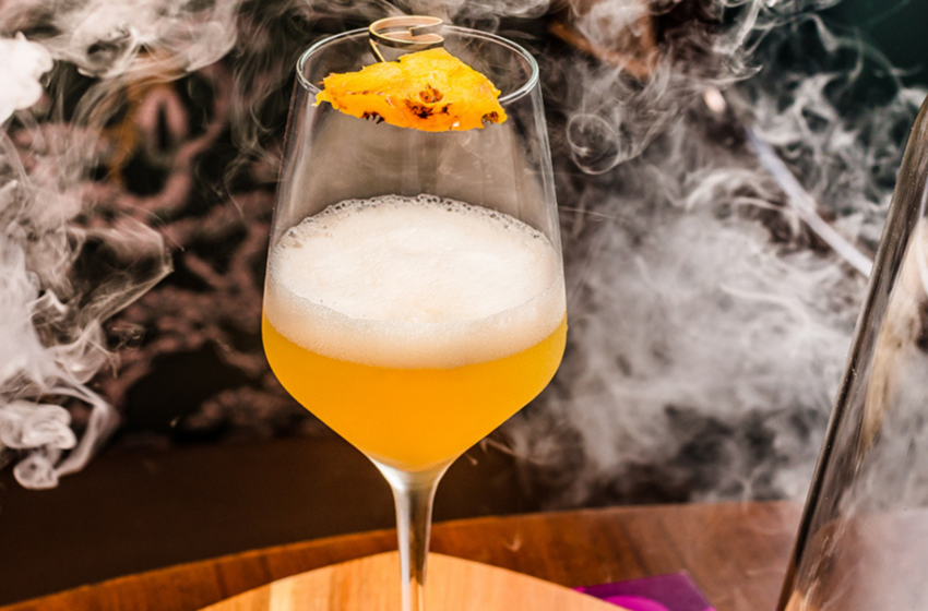 Spice up your Christmas with these DIY hot cocktail recipes!