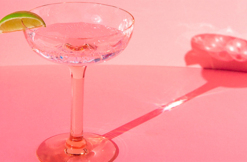  We can’t get enough of these stunning glassware for a home bar set-up
