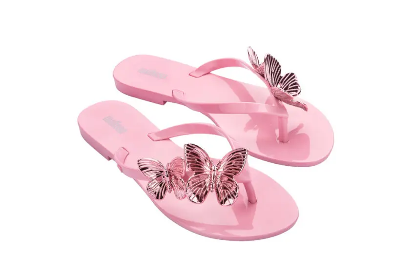  Rain-proof footwear for the monsoon