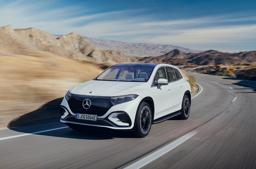  Mercedes-Benz unveils the all new electric EQS SUV