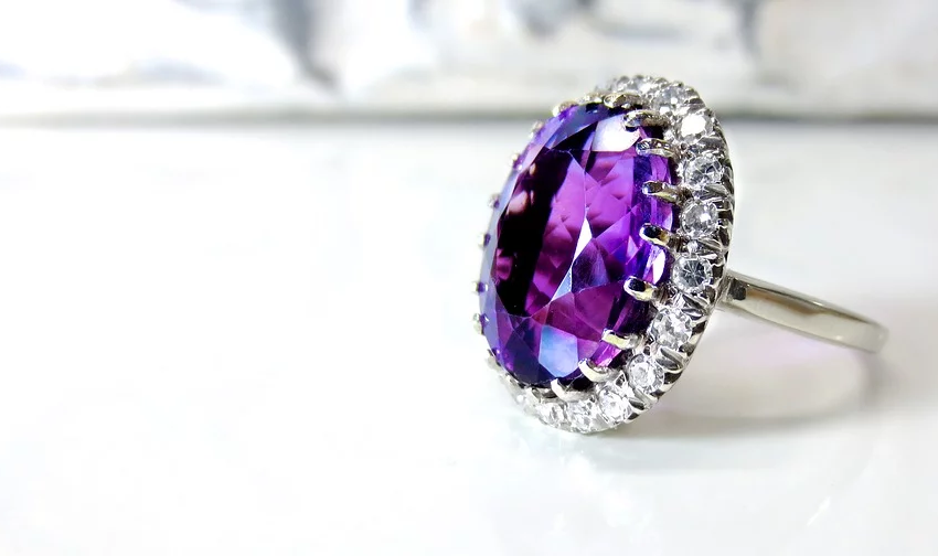  Birthstone jewellery pieces that look stunning and possess therapeutic powers