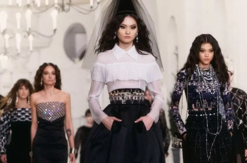 Chanel unveils its Renaissance-inspired 2020/21 Métiers d’art collection