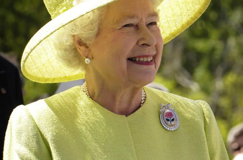  The royal secret behind British Queen’s fashion and style  