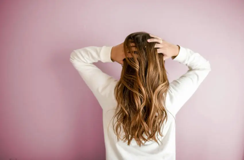  Control your frizzy hair this monsoon with these tips