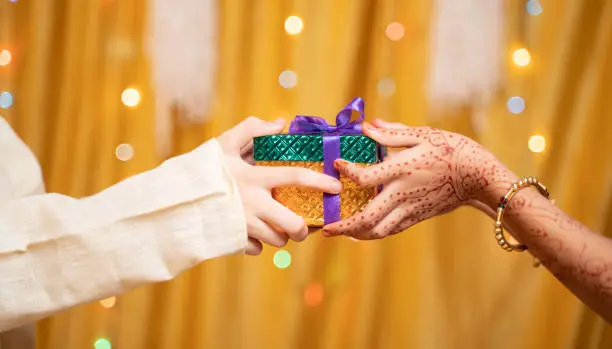  10 Rakshabandhan Hampers for Gourmet Food and Treats!