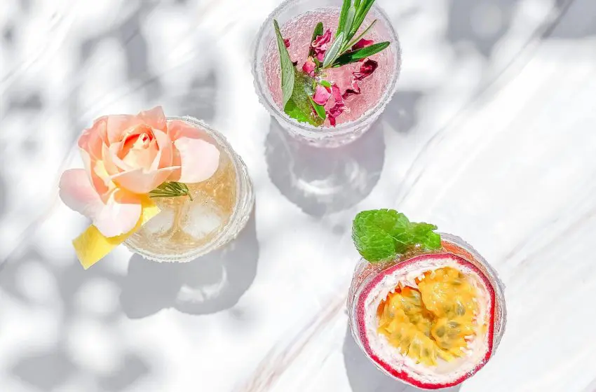 6 Floral Cocktail Recipes for the warm weather