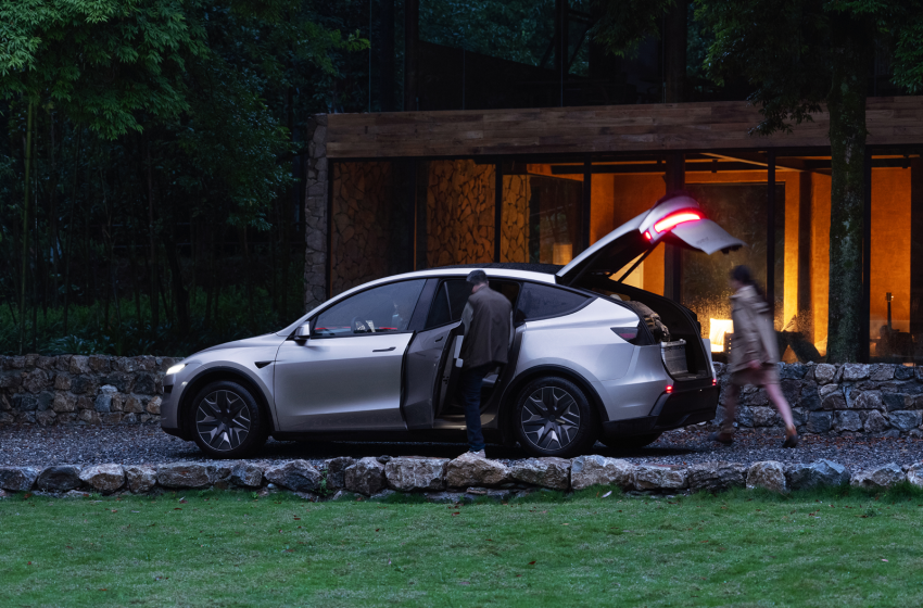  Tesla India Launches the Six-Seater Model Y L at ₹61.99 Lakh