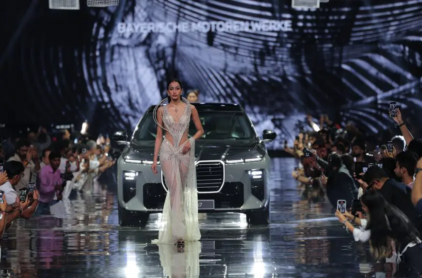  BMW’s new 7 Series arrives in India with a Tarun Tahiliani showcase