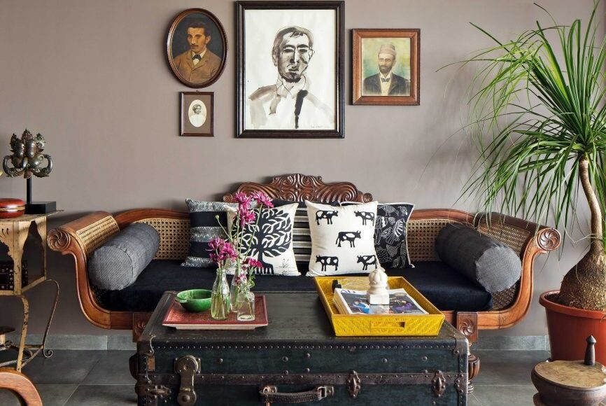 Vintage Furniture Finds Its Way Back, Antique Sofa Modern Living Room