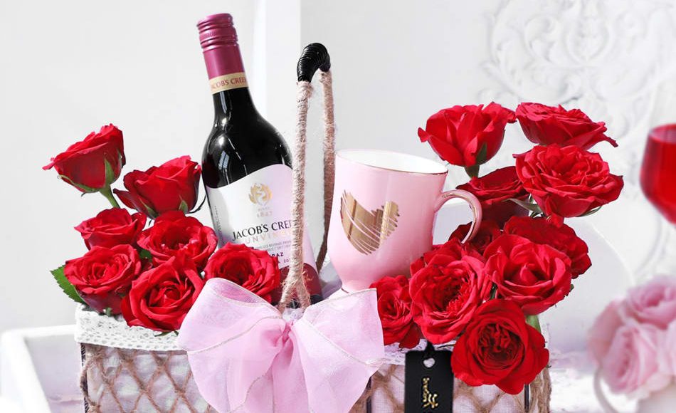 Online Valentine Day Gifts for Her  Best Love Gift Combo