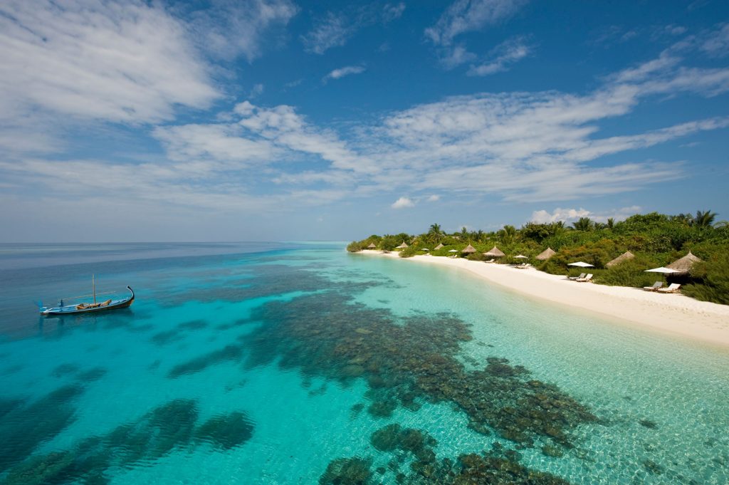 Coral-Reefs-in-Landaa-Giraavaru