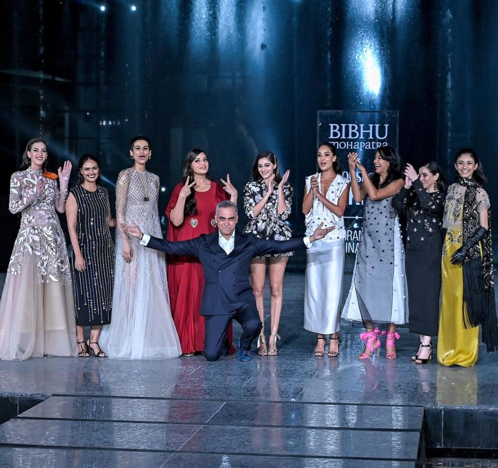 House-of-Lakme-Grand-Finale-Bibhu-Mohapatra-on-Day-5-of-Lakme-Fashion-Week-in-partnership-with-FDCI.jpg