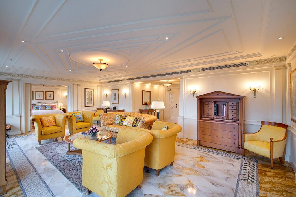 Versace-Impeial-Hotel-Gold-Coast-3-e1697518533366
