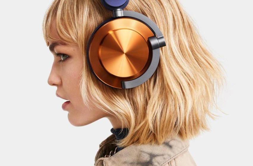  Future of Jet-Setting: Must-Have Travel Tech Gadgets for 2025